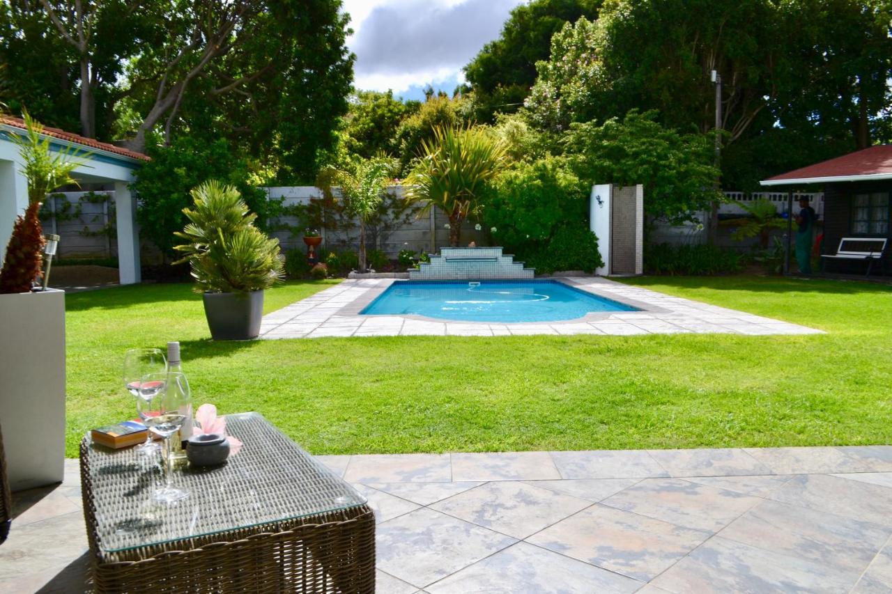 Grenadilla (Adults Only) Apartment Constantia Bagian luar foto