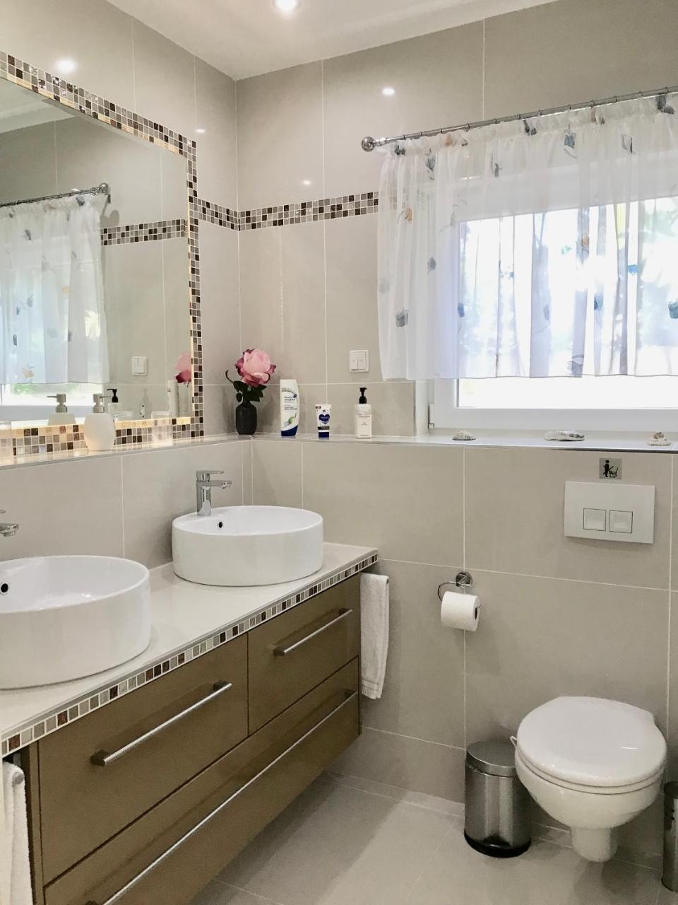 Grenadilla (Adults Only) Apartment Constantia Bagian luar foto